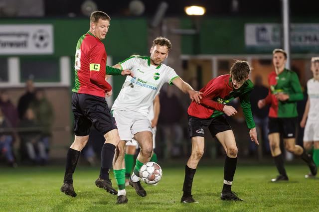 Old Forward wil zich handhaven, maar wel met een maar; het voetbalhart van Jacob Room klopt nog stee