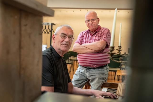 Johan en Tjako hebben een concertzaal aan huis: ze wonen in een oude school in Wilhelminaoord