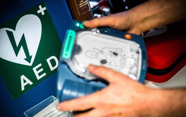 AED’s zijn in Weststellingwerf onvindbaar. Gemeente gaat daarom samenwerken met HartslagNu