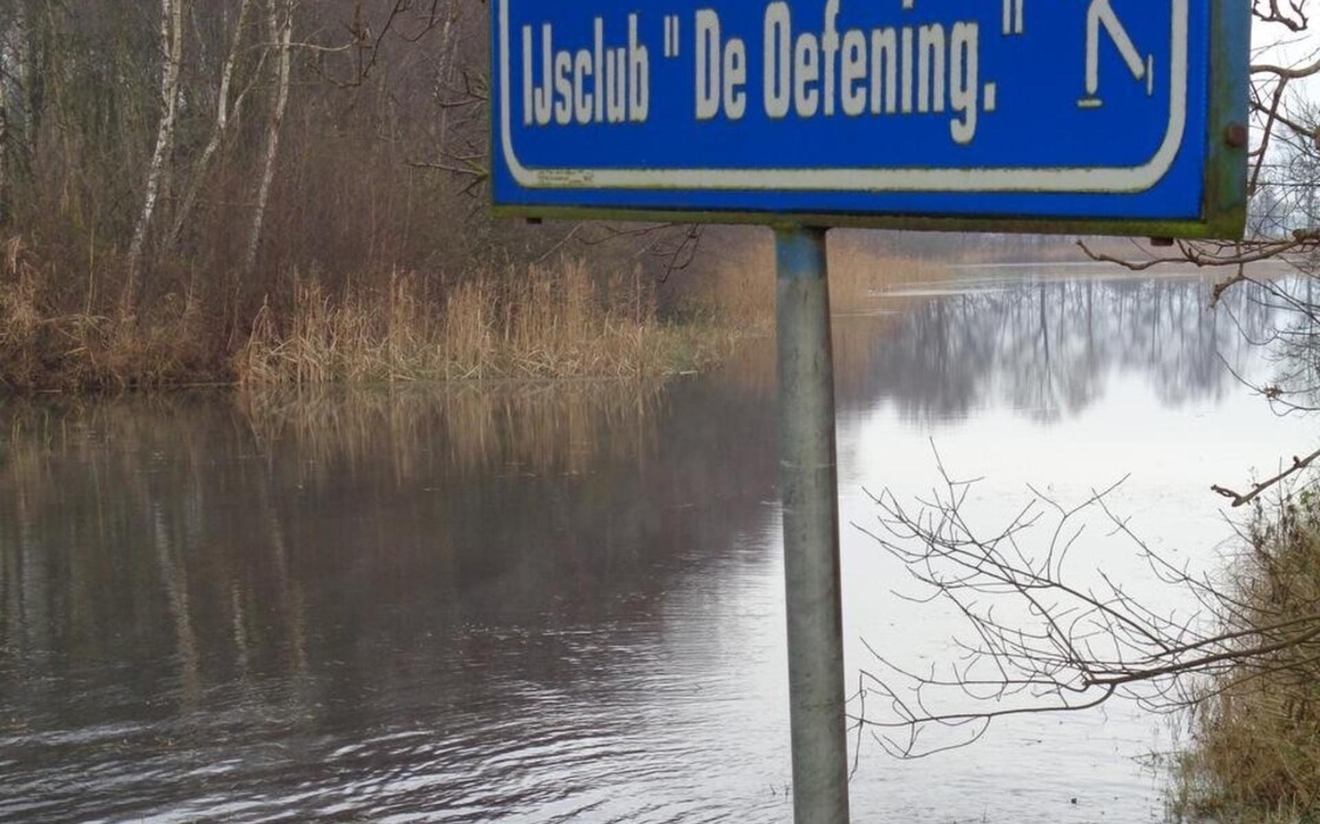 IJsclub De Oefening in Elsloo heeft het druk zat, ondanks gebrek aan ijs