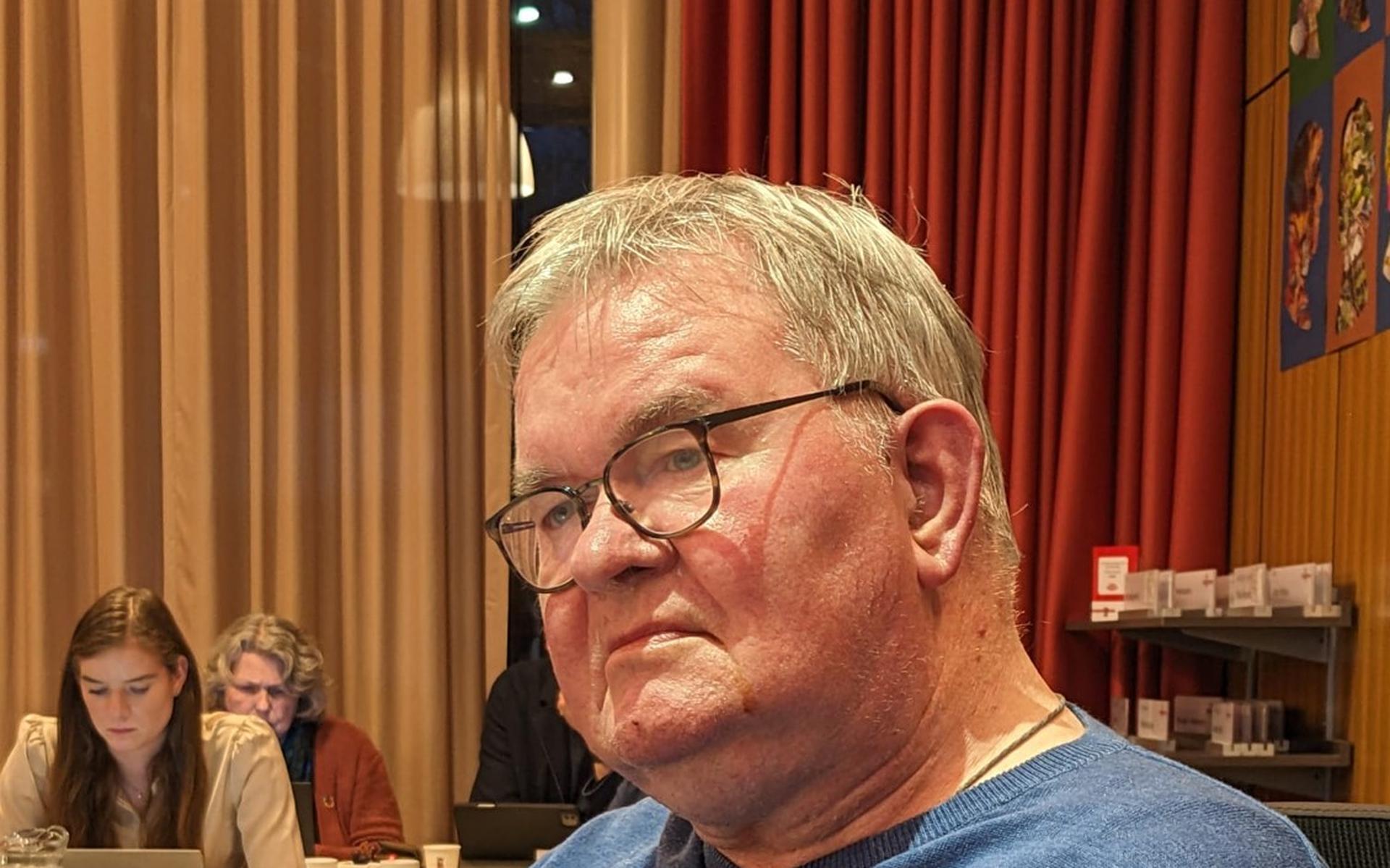 Politiek verslaafde Simon ter Heide gaat de tweede viool spelen. Inwoner van Oldeberkoop stopt na ze