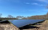 De zonnepanelen hebben dus al in maart de eerste kWh aan energiebedrijf Vandebron kunnen leveren.