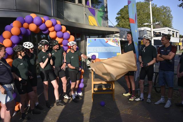 Schooldirecteuren Comprix fietsen ruim 190 kilometer voor KiKa: ‘Samen voor ieder kind kankervrij’