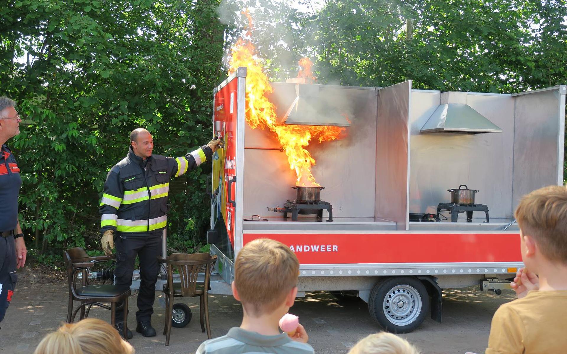 Honderden bezoekers komen naar open dag van de brandweer in Oldeberkoop