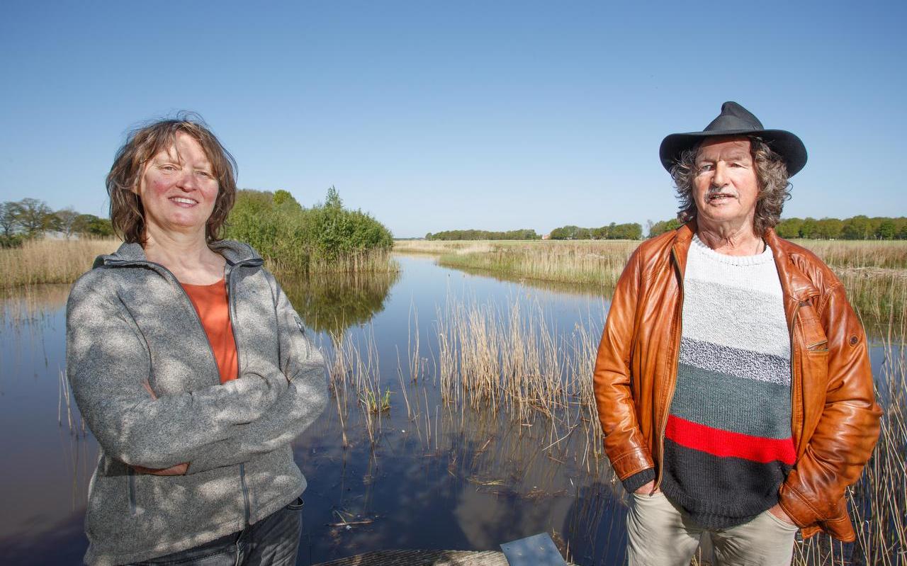 09-05-2022 Donkerbroek: Nicolette Hartong en Karst Berkenbosch voor Waterlinie-verhaal. Fotograaf: Rens Hooyenga 09-05-2022 Donkerbroek: Nicolette Hartong en Karst Berkenbosch voor Waterlinie-verhaal. Fotograaf: Rens Hooyenga