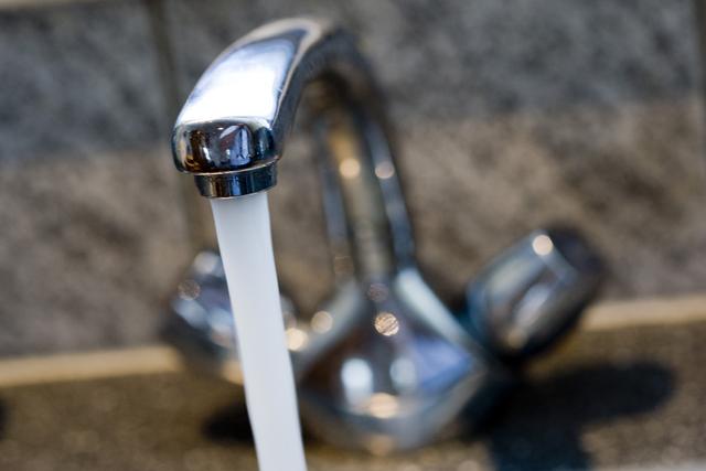 Leidingbreuk in Hemrik, Vitens lost waterproblemen in onder meer de Stellingwerven op