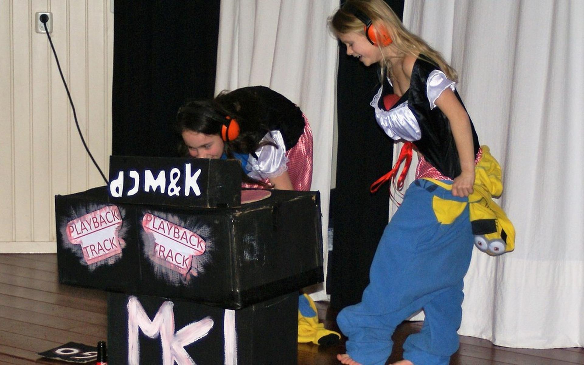 Broer en zus winnen playbackshow in Sonnega/Oldetrijne
