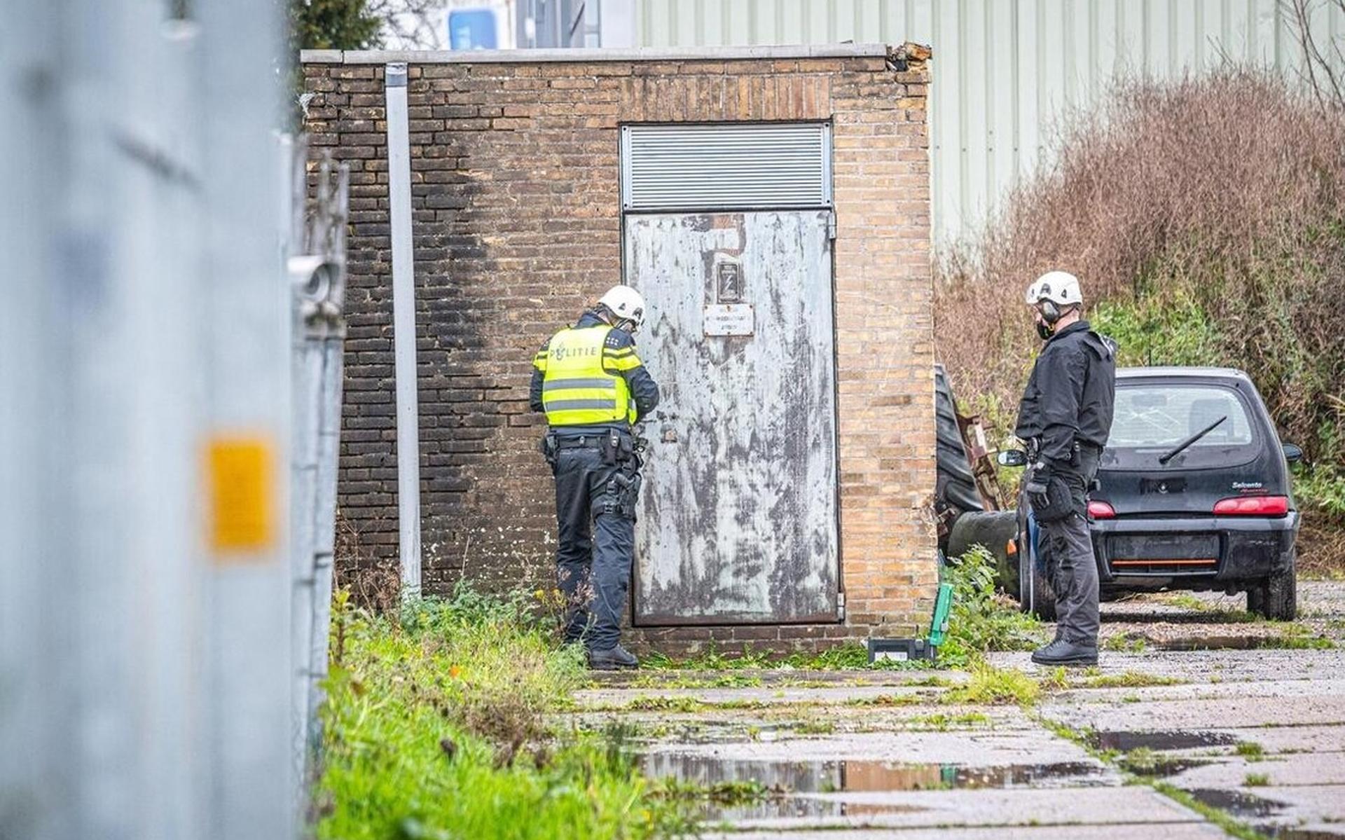 Stenen door de ruit bij verdachten 'Bende van Wolvega': Achttien vermeende drugshandelaren, -runners