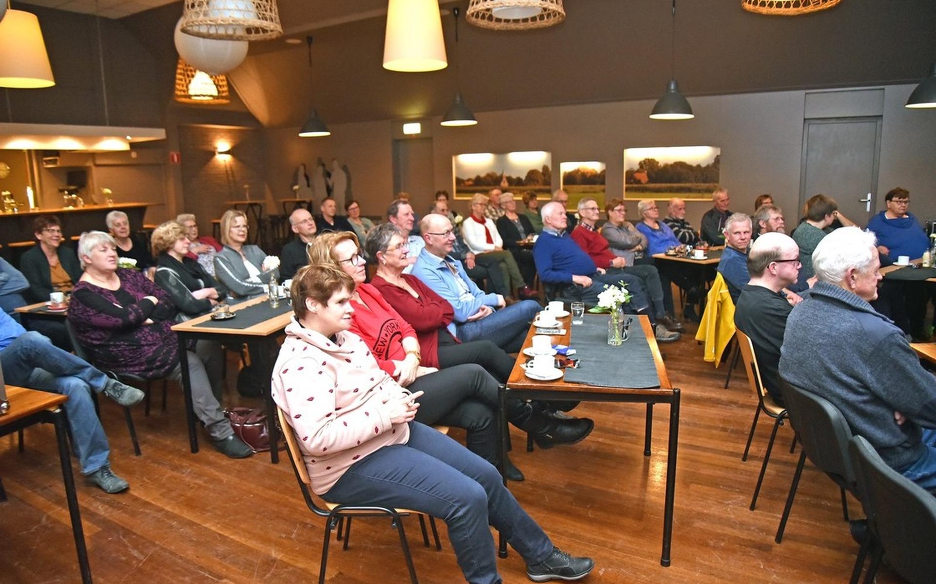 Fries theater in dorpshuis De Bult in Ter Idzard