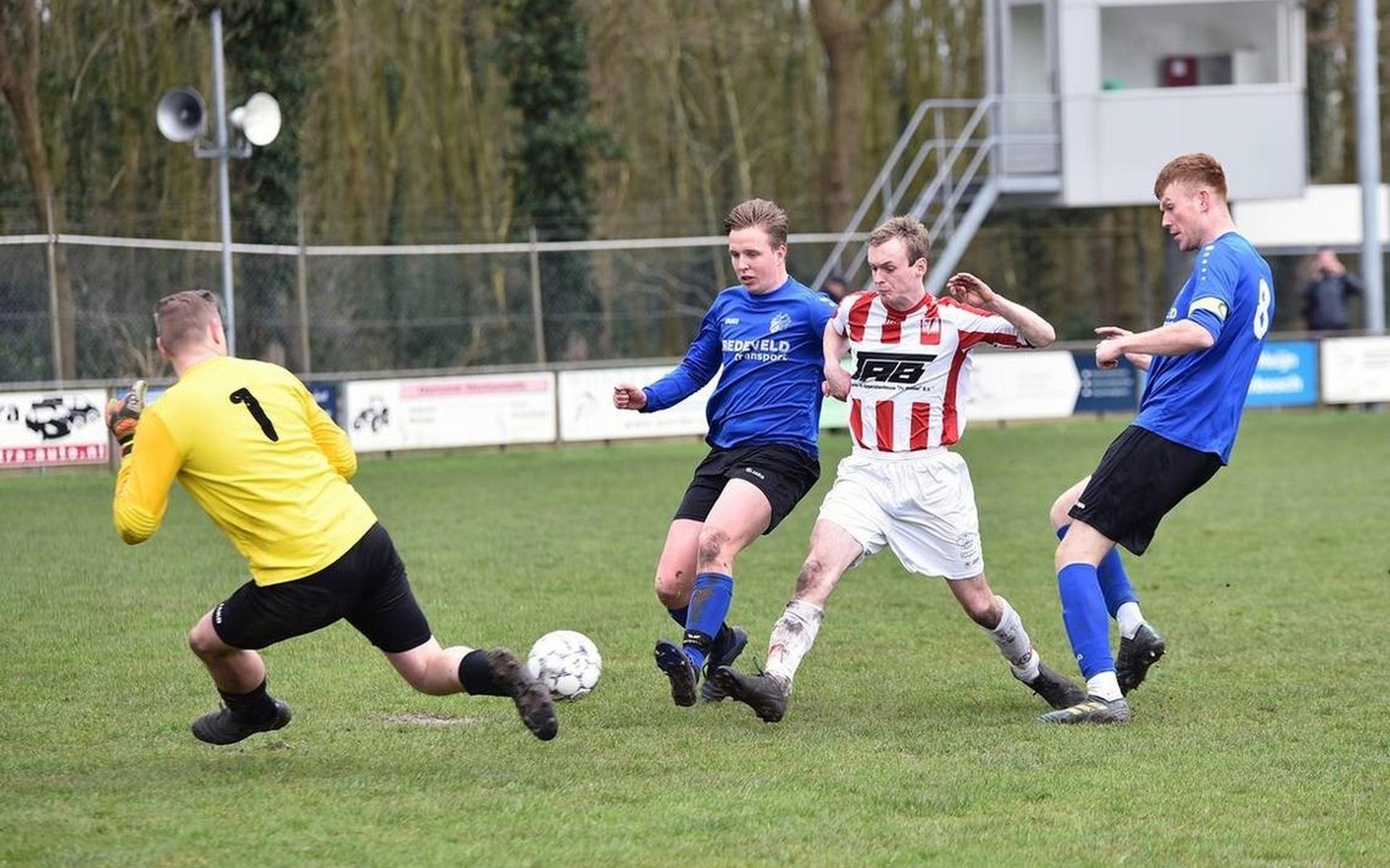 VV De Blesse wint overtuigend van S.V. Hoogersmilde - Stellingwerf