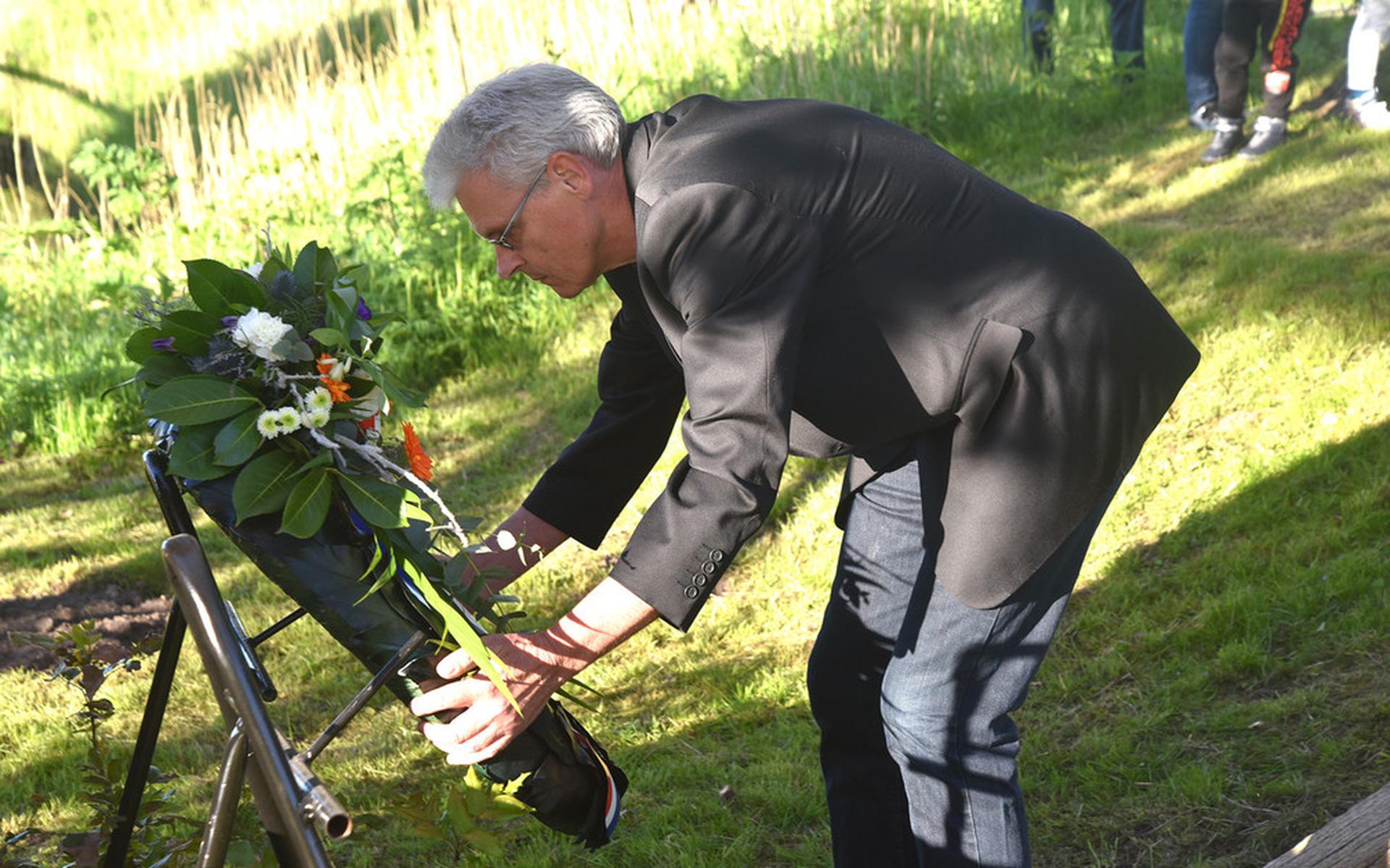 Op 4 plaatsen in Weststellingwerf zijn slachtoffers 2e Wereldoorlog herdacht