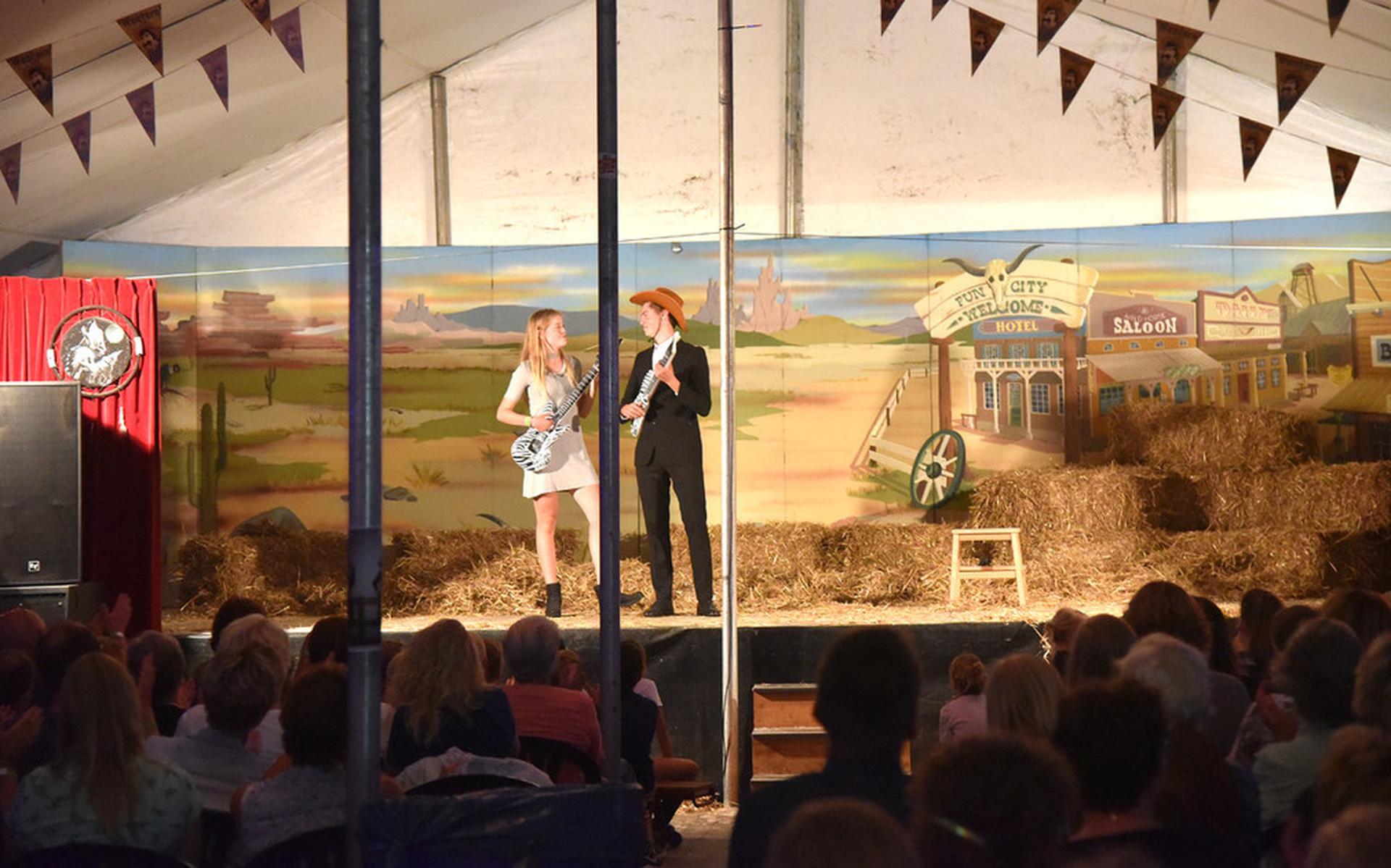 Dolle boel op bonte avond in Olde- en Nijelamer