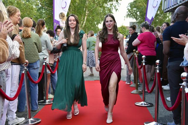 Leerlingen Linde College in Wolvega vieren einde examens met gala