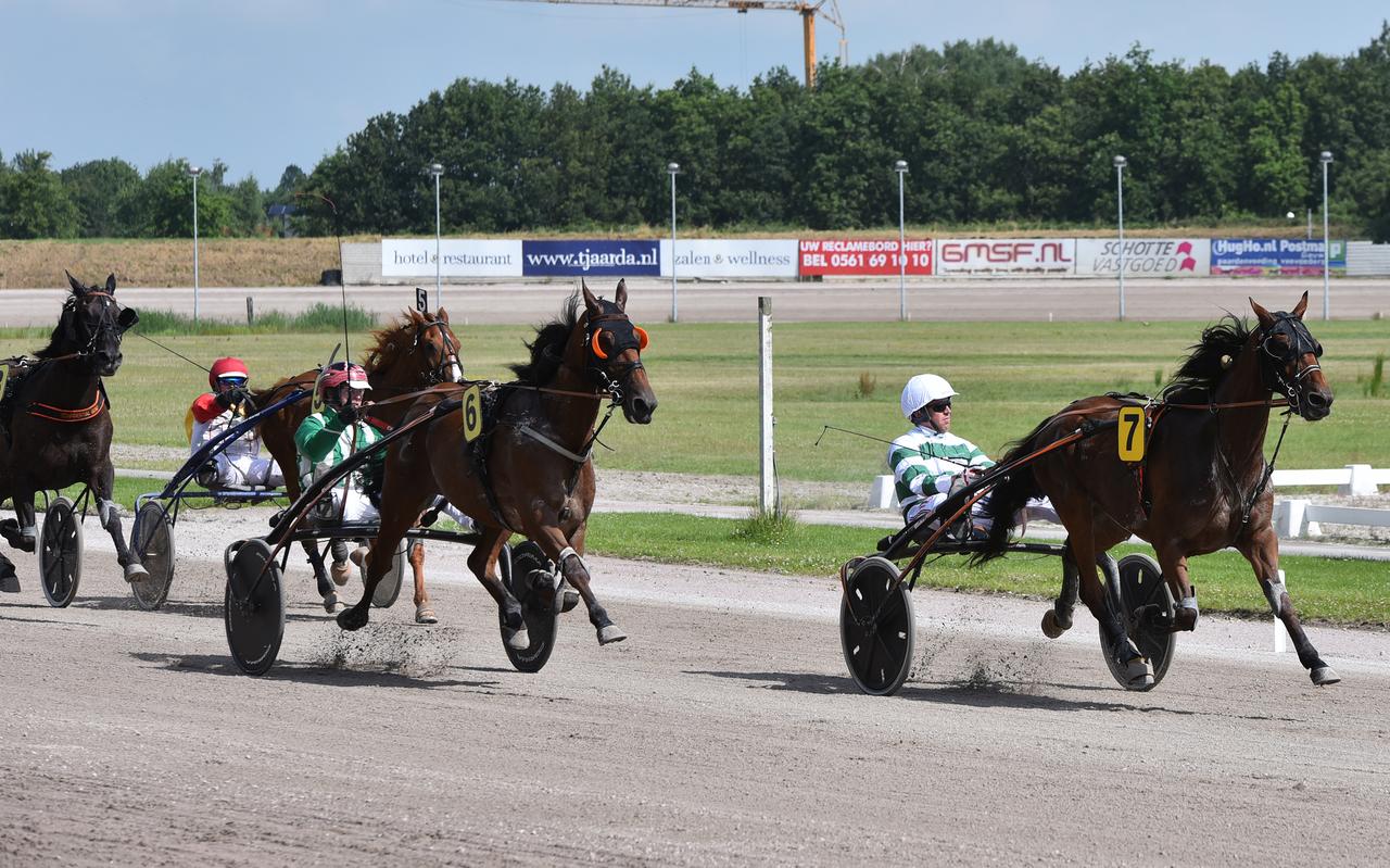 Robin Bakker wint met Dorthez Prestance (7).