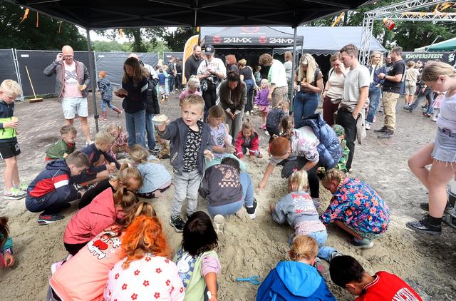 Tweemaal volle feesttent bij Knopersfeest in Noordwolde