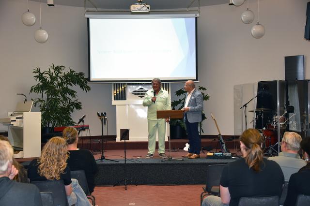 Ex-crimineel is openhartig tijdens 7Days Worshipavond in Wolvega