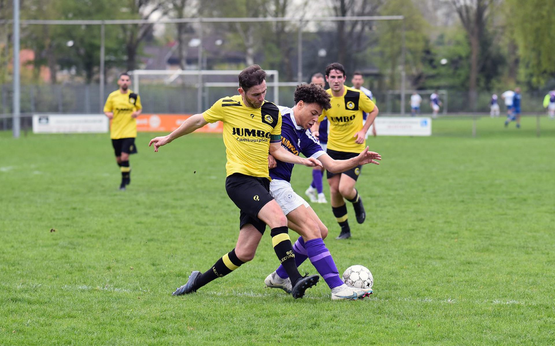 Op Sportpark Molenwiek werd zaterdagmiddag de wedstrijd FC Wolvega tegen SC Leowardia uit Leeuwarden gespeeld, respectievelijk de vierde en derde in de competitie tweede klasse K.