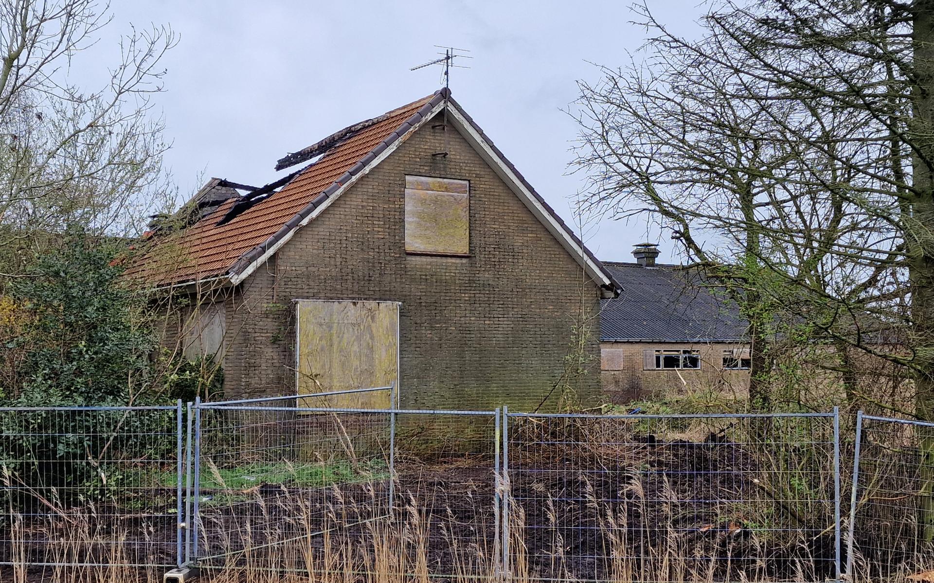 Leegstaande boerderij bij De Blesse wacht op de sloophamer. Pand viel afgelopen tijd twee keer ten p