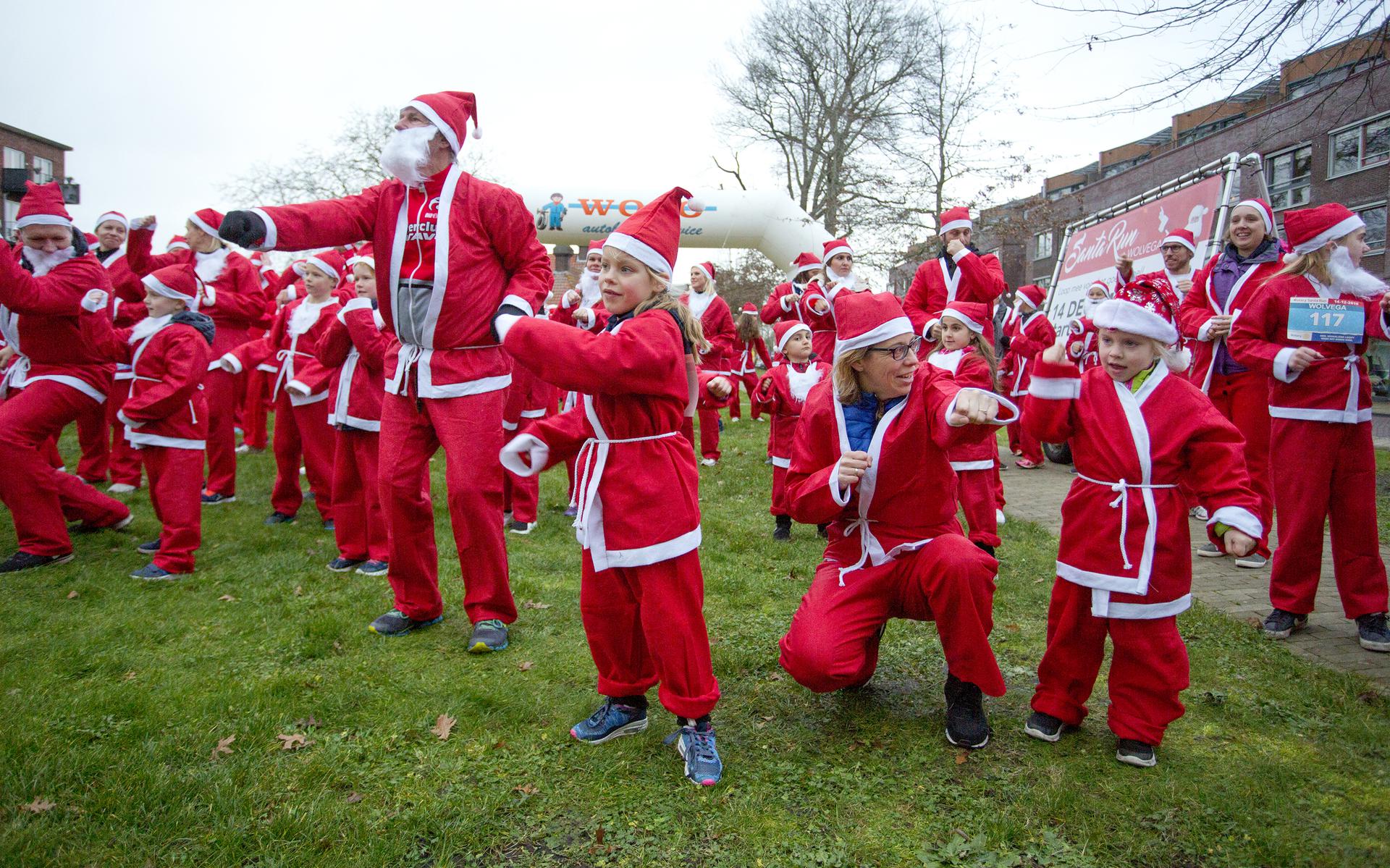 Het is de derde editie van de Santa Run Wolvega. Foto: Iwan van Nieuwenhoven