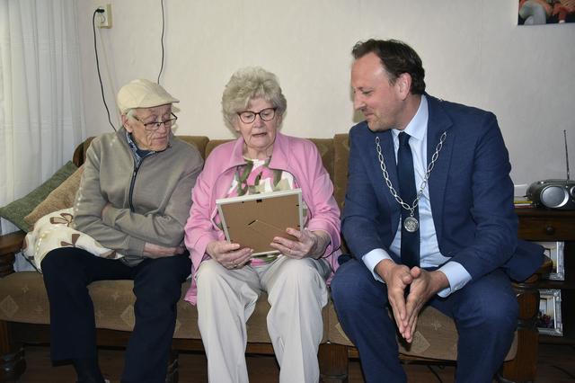 Auke en Geertje Kramer uit Wolvega 65 jaar getrouwd