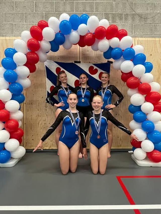 De turnsters van Arena uit jeugd H en junior F.