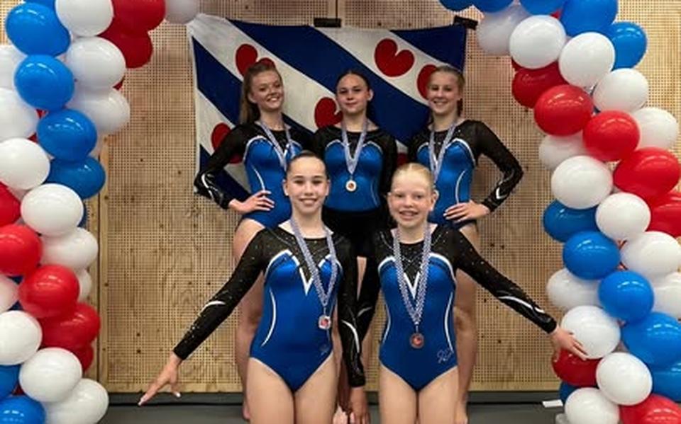 De turnsters van Arena uit jeugd H en junior F.