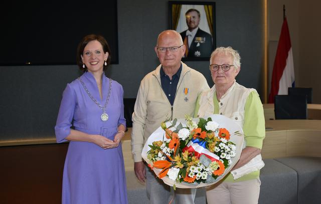 Eise Ernst uit Wolvega en Cobie de Boer-Hoeksma uit De Hoeve ontvangen koninklijke onderscheiding