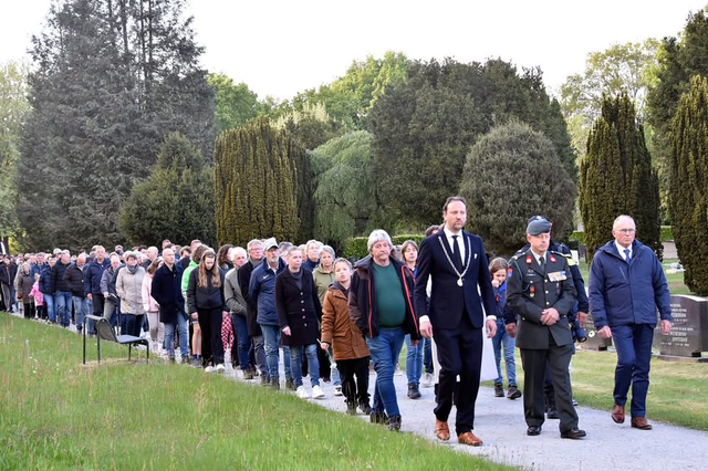 De stille tocht op de begraafplaats in Wolvega.