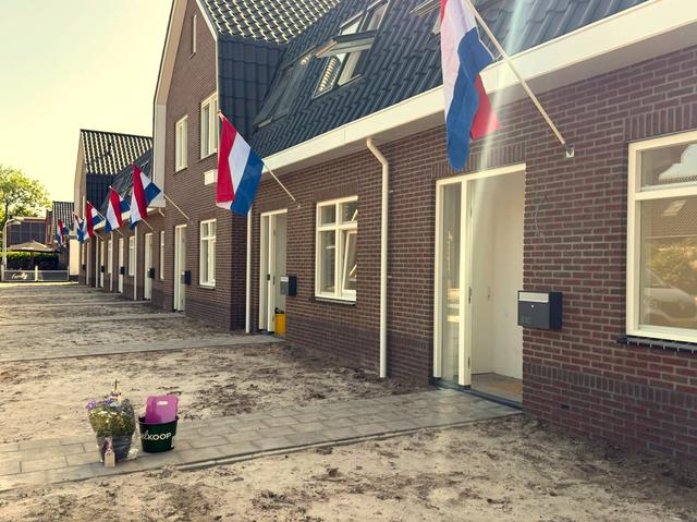 Nieuwe woningen aan de Oppers in Wolvega opgeleverd