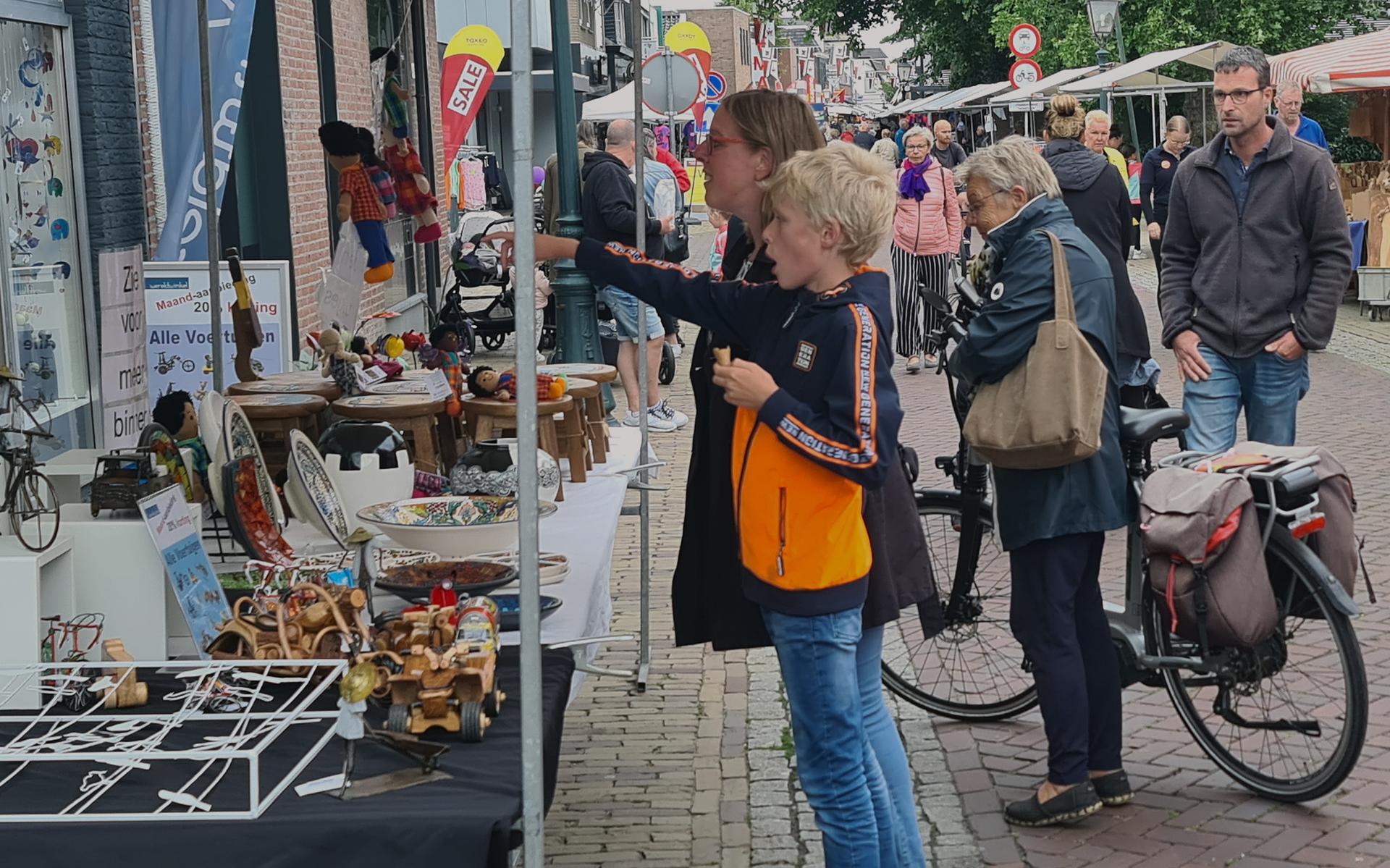 De braderie werd georganiseerd door de Winkeliers- en Ondernemersvereniging Wolvega (WOW).
