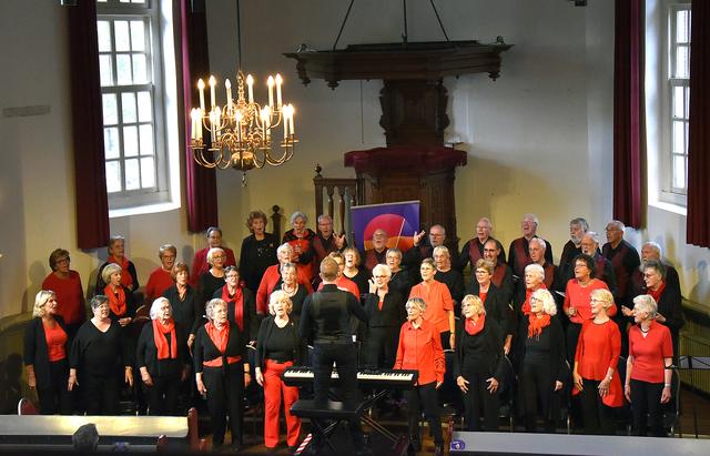 Stellingwerfkoor bestaat 15 jaar en geeft jubileumconcert in Wolvega