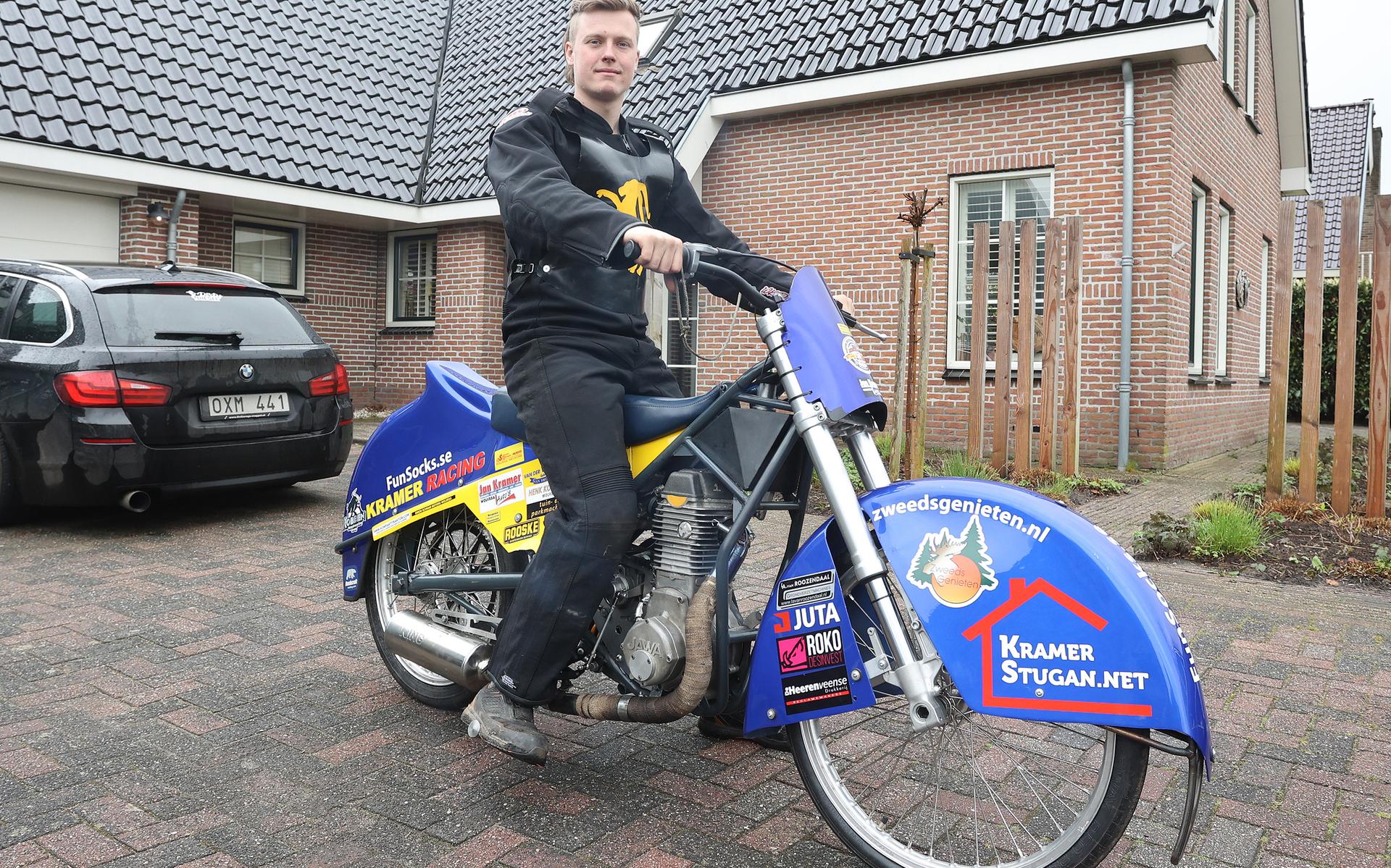 Leon (21) uit Oldeholtpade leerde in Zweden op ijs te racen. Vrijdag doet hij mee aan de wedstrijd o