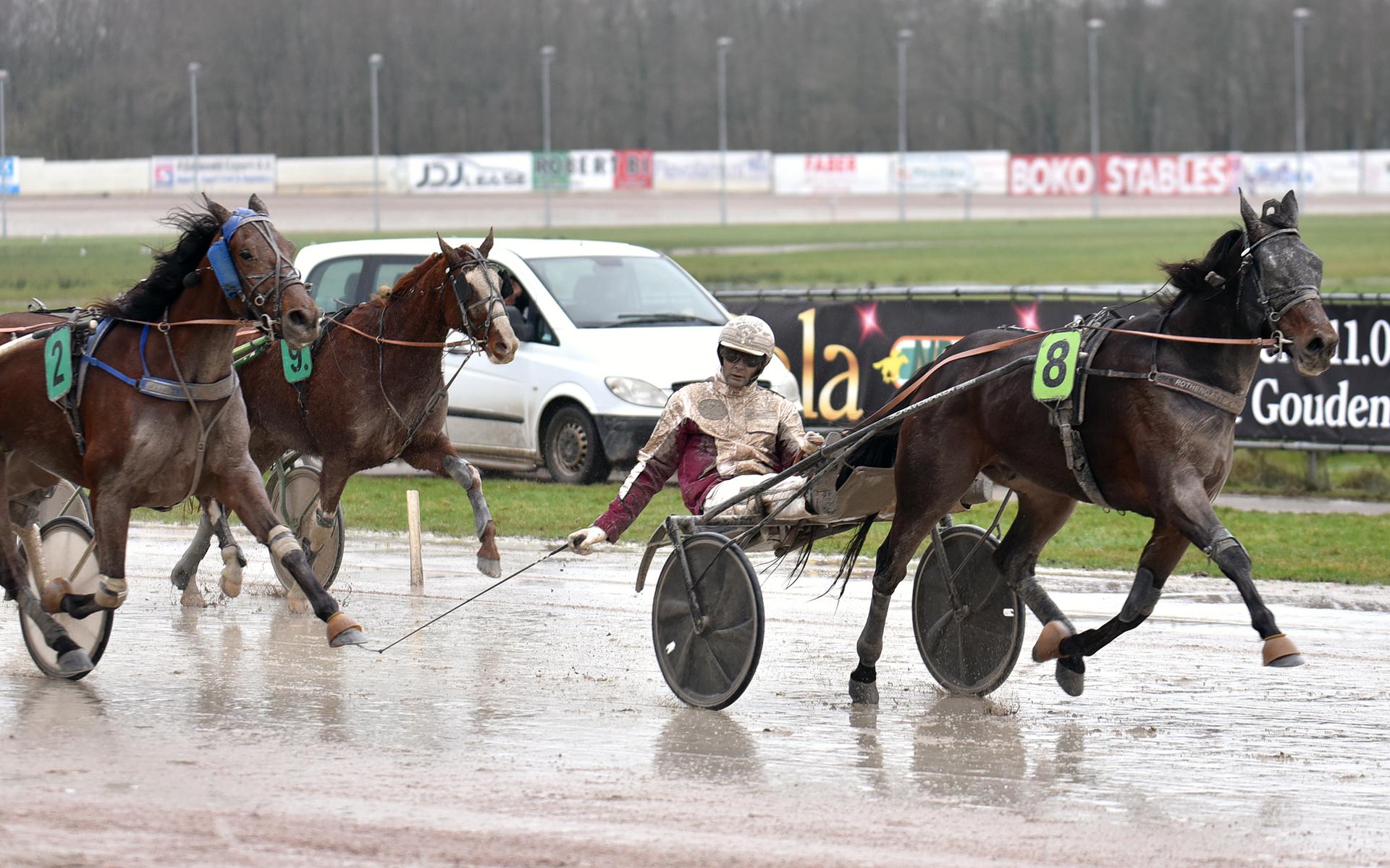 Robin Bakker Scoort Drie Overwinningen Op Victoria Park Wolvega ...