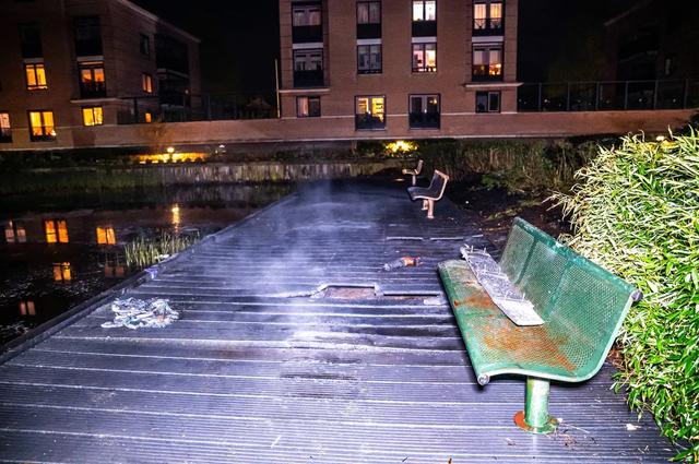 Vlonder in brand gestoken aan Wildbaan in Wolvega
