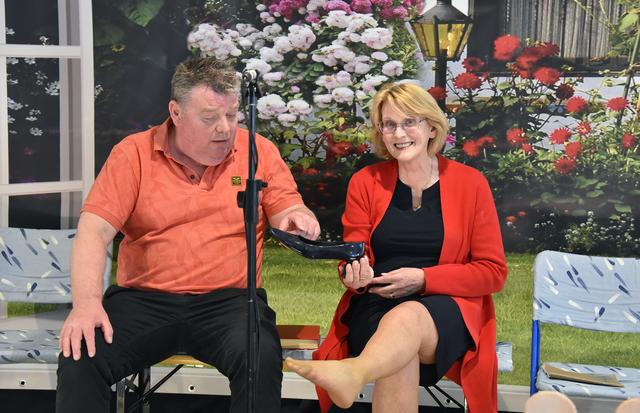 Cabaretgroep De Jeugd van Toen sluit seizoen af in WilgenStede in Wolvega