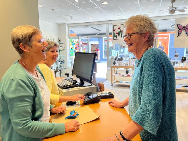 Wereldwinkel in Wolvega start nieuw hoofdstuk in oude pand Zwikstra. ‘Het is een prachtige plek, mid