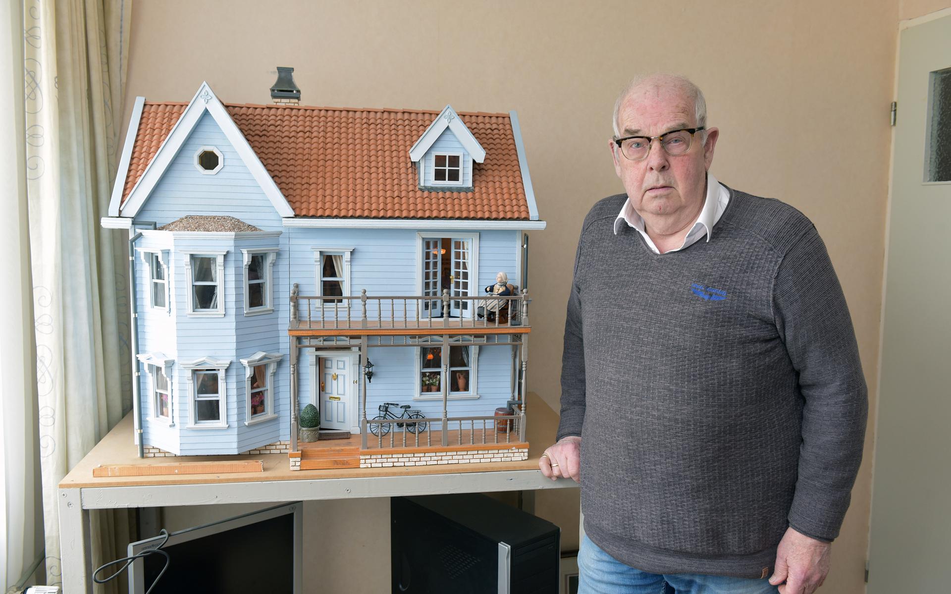 Reny (82) uit Wolvega maakt miniatuur poppenhuizen Stellingwerf