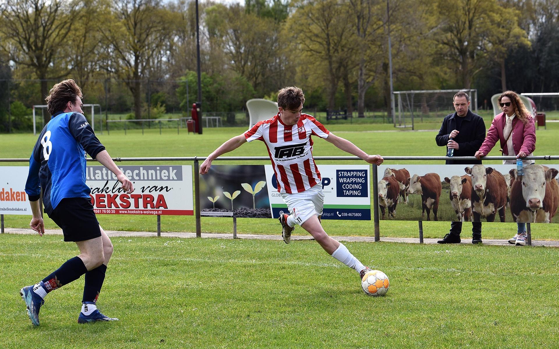 Hekensluiter De Blesse wint verrassend van middenmoter FC Harlingen