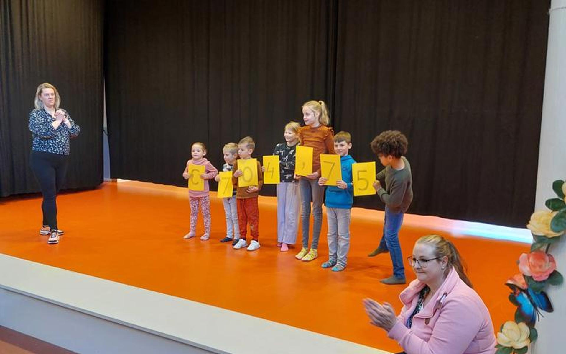 De kinderen tijdens hun actie. Eigen foto