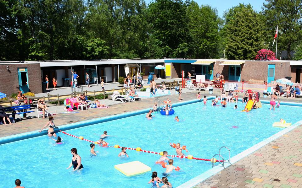 Zwembad De Dobbe in Noordwolde in 2018, pre-corona. Archieffoto: Piet Bosma

