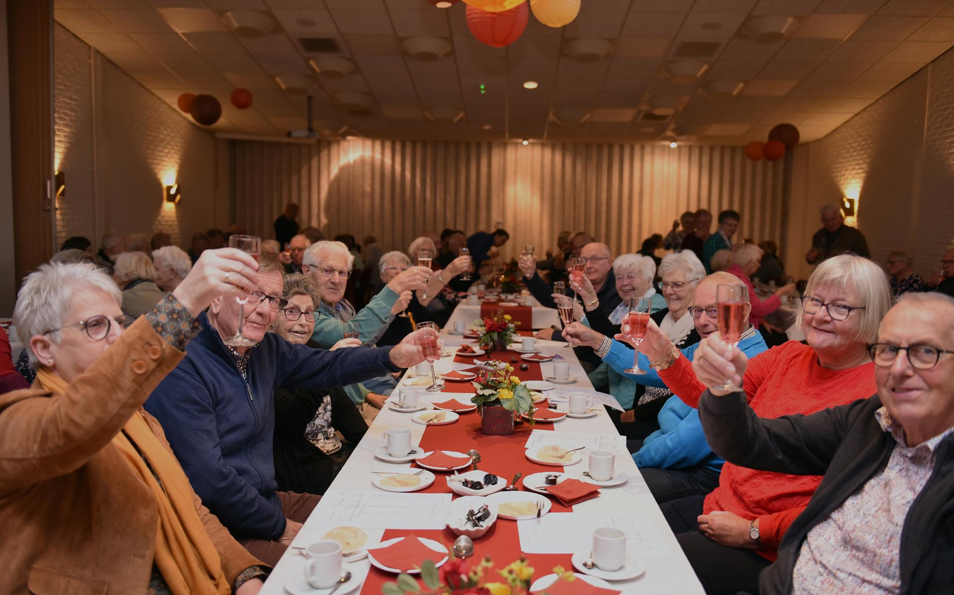 De Onafhankelijke Seniorenvereniging Wolvega (OSW) vierde vrijdag haar eerste lustrum. 