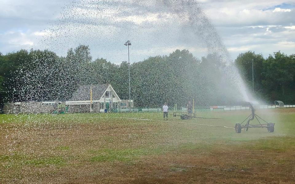 Ook het beregenen van sportvelden was in 2022 een hogere kostenpost voor sportclubs.