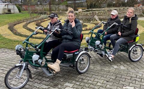 De opvang stimuleert lichaamsbeweging, onder meer door gebruik te maken van duo-fietsen. Eigen foto