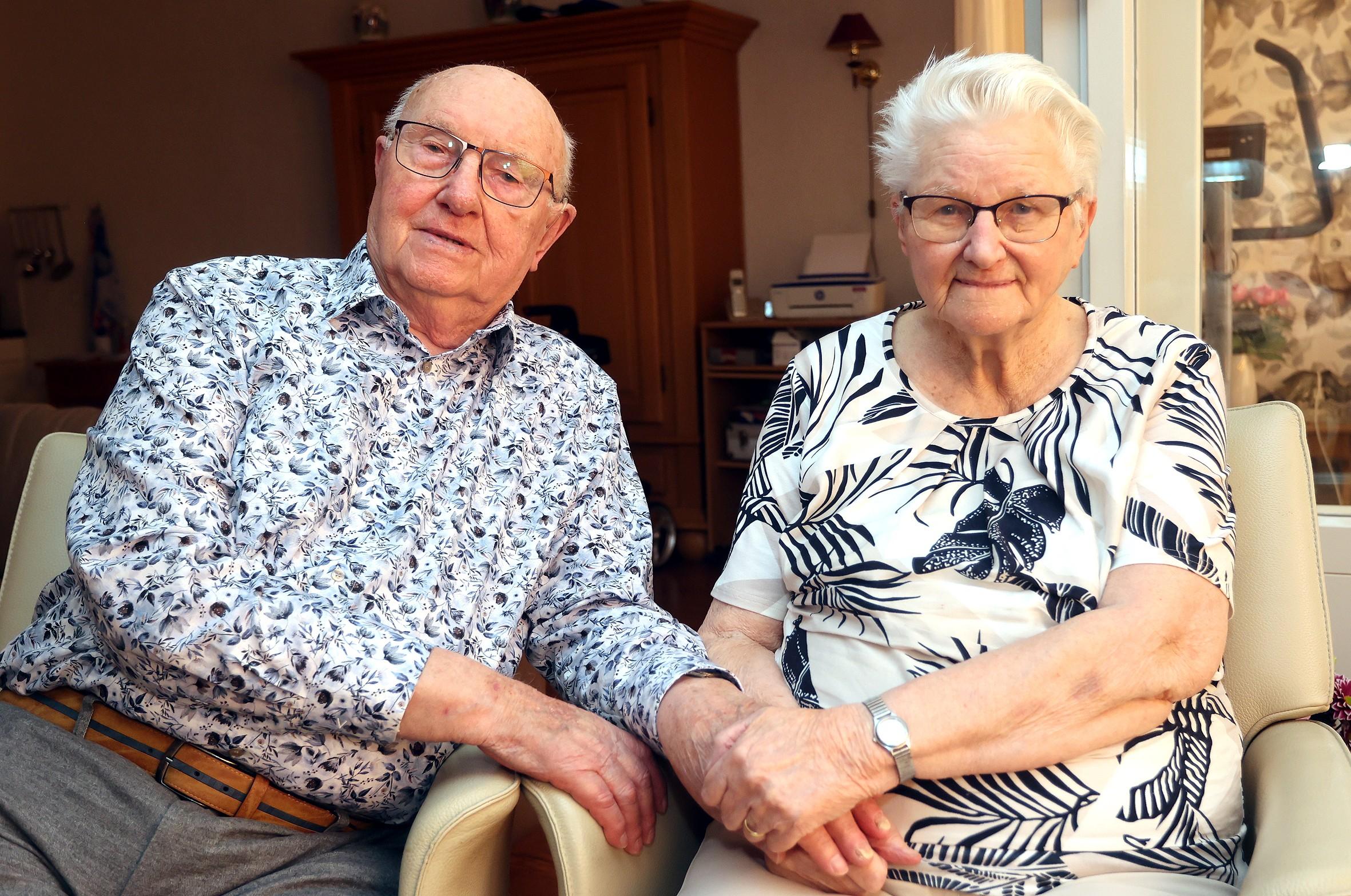 Juup en Hennie Mulder-Foekema uit Wolvega zijn 65 jaar getrouwd: ‘Niet ouwehoeren, gewoon in vrede l