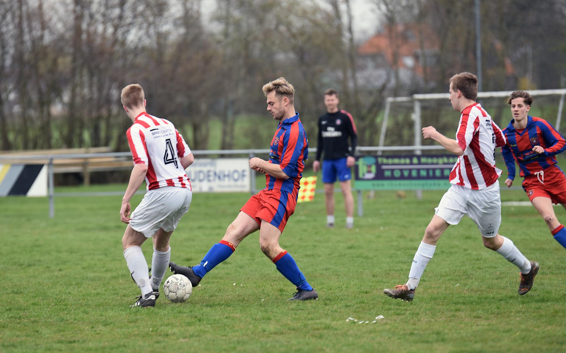 Op het Scheeneveld in Munnekeburen speelden VWC en De Blesse met 1-1 gelijk.