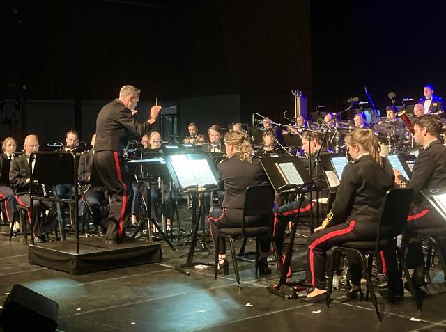 JWF-kapel schittert in volle sporthal van Noordwolde