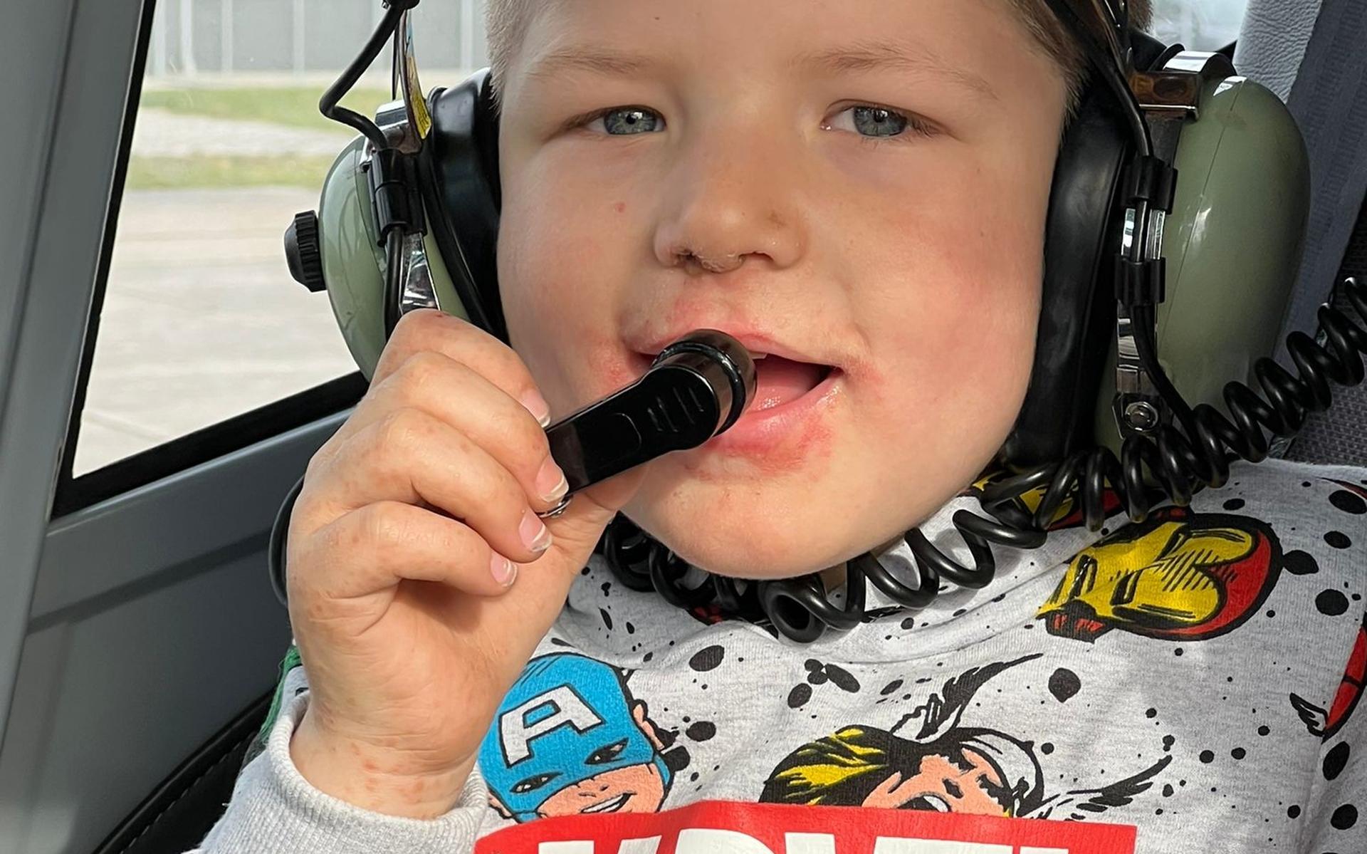 Als een echte helicopterpiloot vloog Rico een rondje.