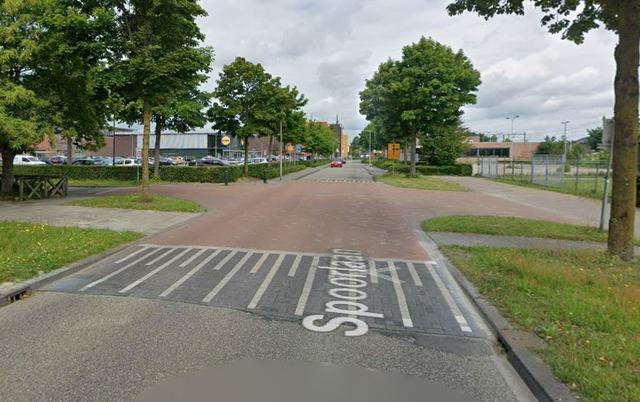 Minirotonde lijkt enige oplossing voor verkeersproblemen op Spoorlaan in Wolvega