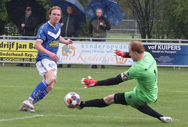 Oldeholtpade dichter bij lijfsbehoud door ruime zege op Peize