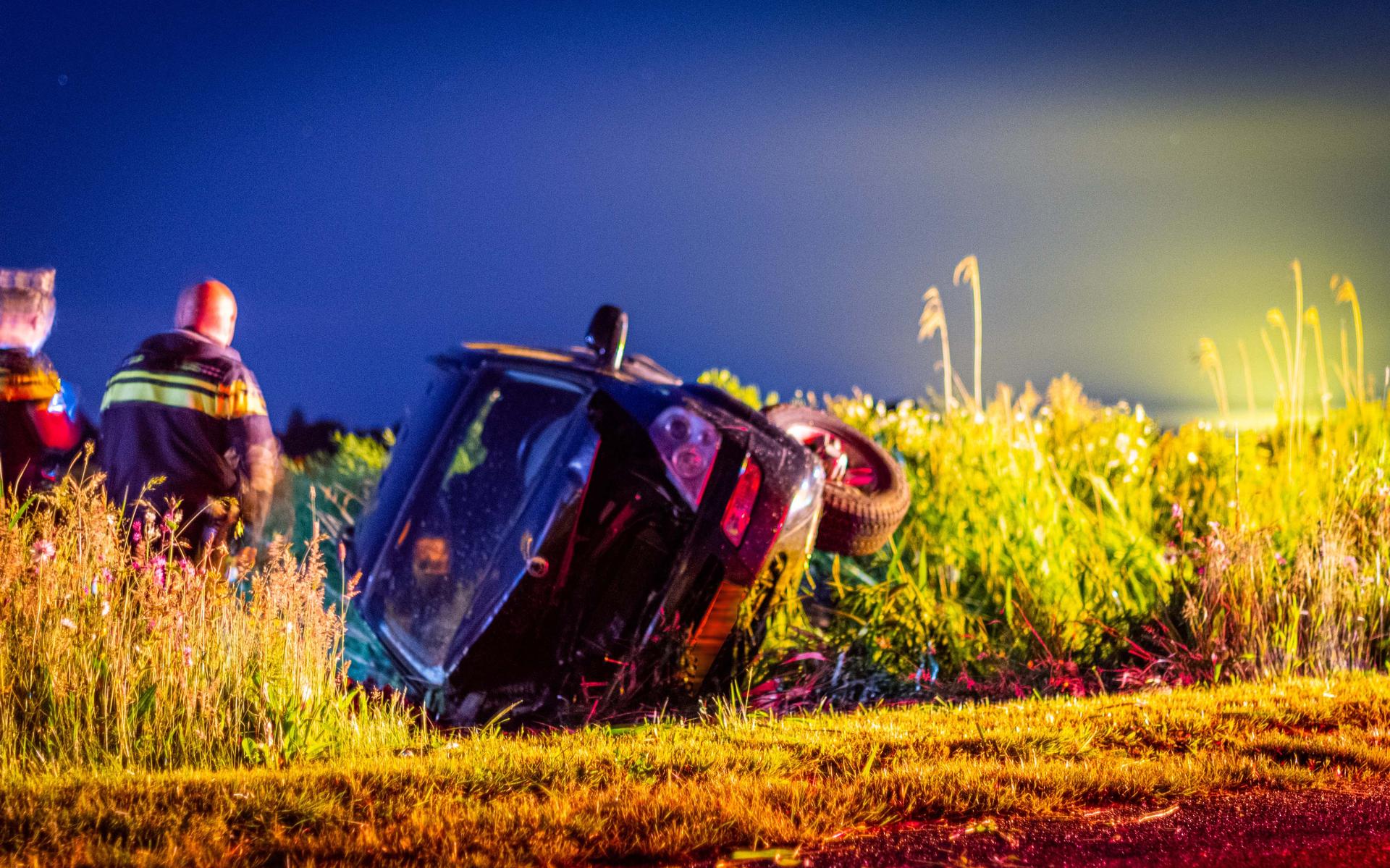 Automobilist mist bocht: eindigt gekanteld in de sloot - Stellingwerf